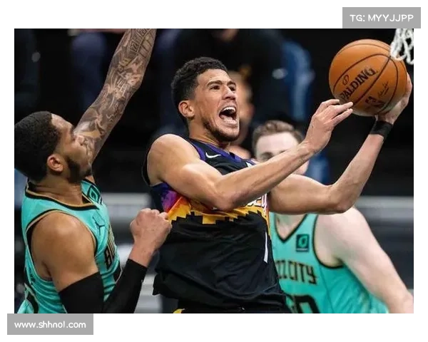 布克在不同战术体系中的球场适应性分析与表现探讨